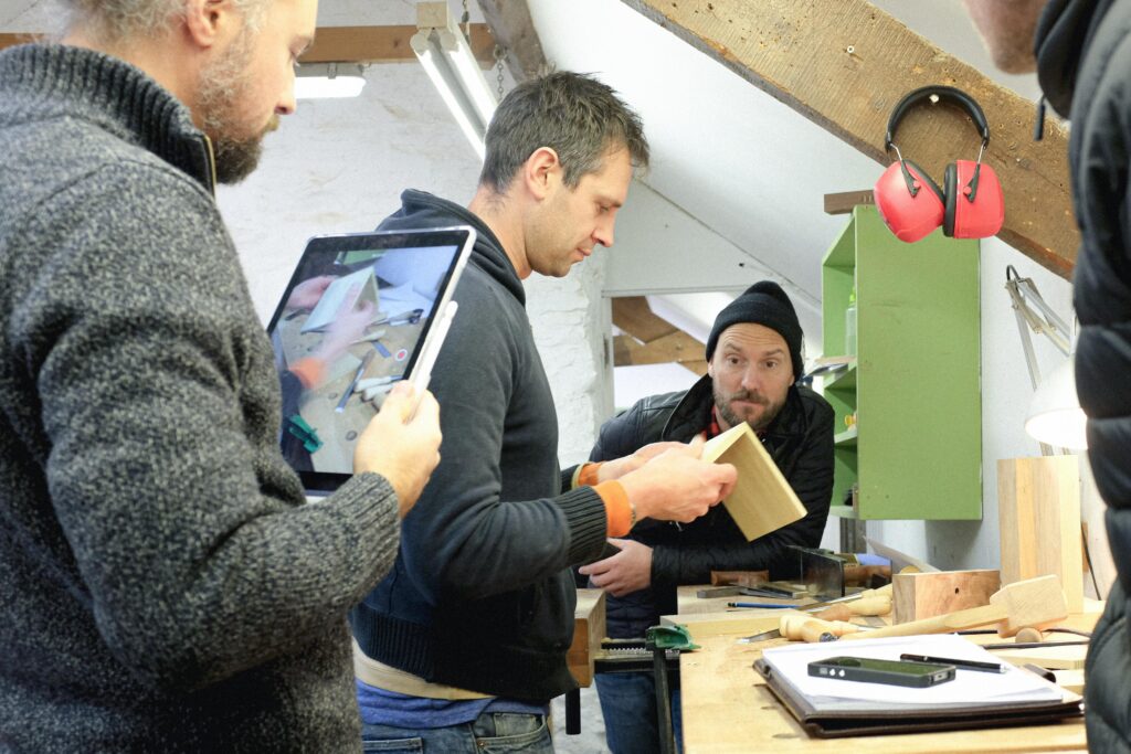 ROWDEN TUTOR ED WILD SHOWING STUDENTS THE BASICS ON OUR WOODWORKING COURSES AT ROWDEN ATELIER